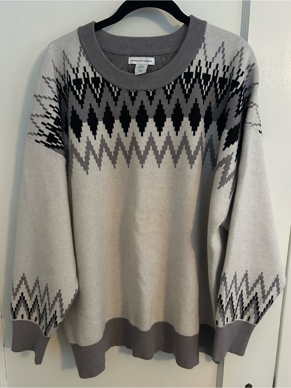 Cupcakes and Cashmere Geometric Aztec Crewneck Pullover Grey Sweater 2X